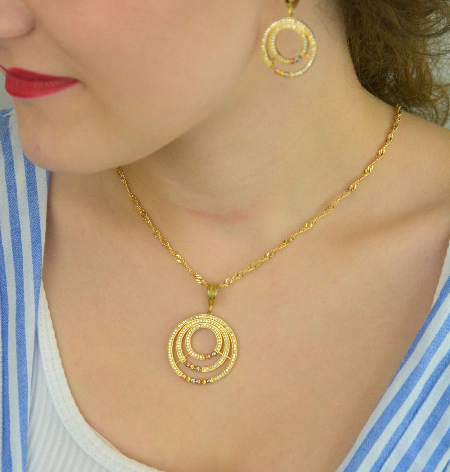 Stylowy łańcuszek damski ze złota próby 585, model DIA-LAN-13774-585. Splot Singapur 050, długość 45 cm, szerokość 3 mm, waga 7,08 g, zapięcie na karabińczyk. Elegancka biżuteria dla kobiet.11.jpg